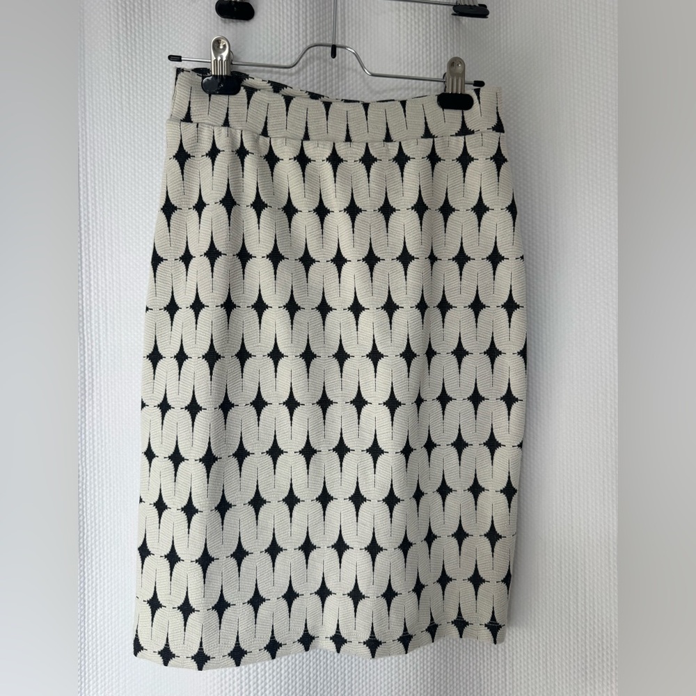 Renee C. Black and Cream Geometric Pencil Skirt